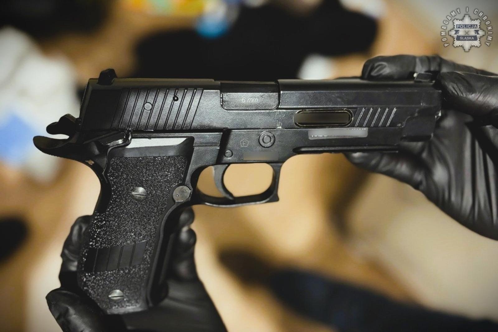 Zdjęcie w galerii na portalu naszwodzislaw.com: Śląska policja rozbiła gang działający na międzynarodową skalę wiadomości z regionu