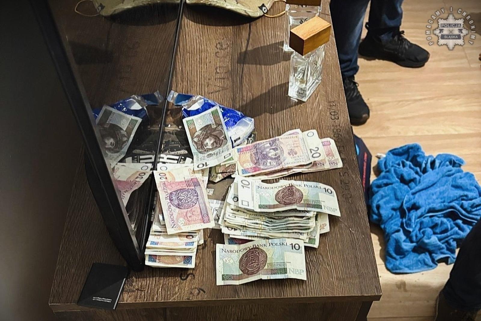 Zdjęcie w galerii na portalu naszwodzislaw.com: Śląska policja rozbiła gang działający na międzynarodową skalę wiadomości z regionu