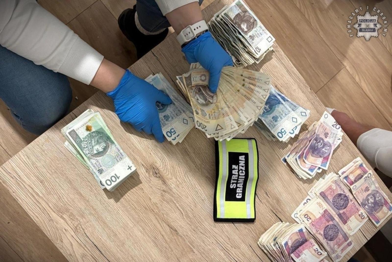 Zdjęcie w galerii na portalu naszwodzislaw.com: Śląska policja rozbiła gang działający na międzynarodową skalę wiadomości z regionu