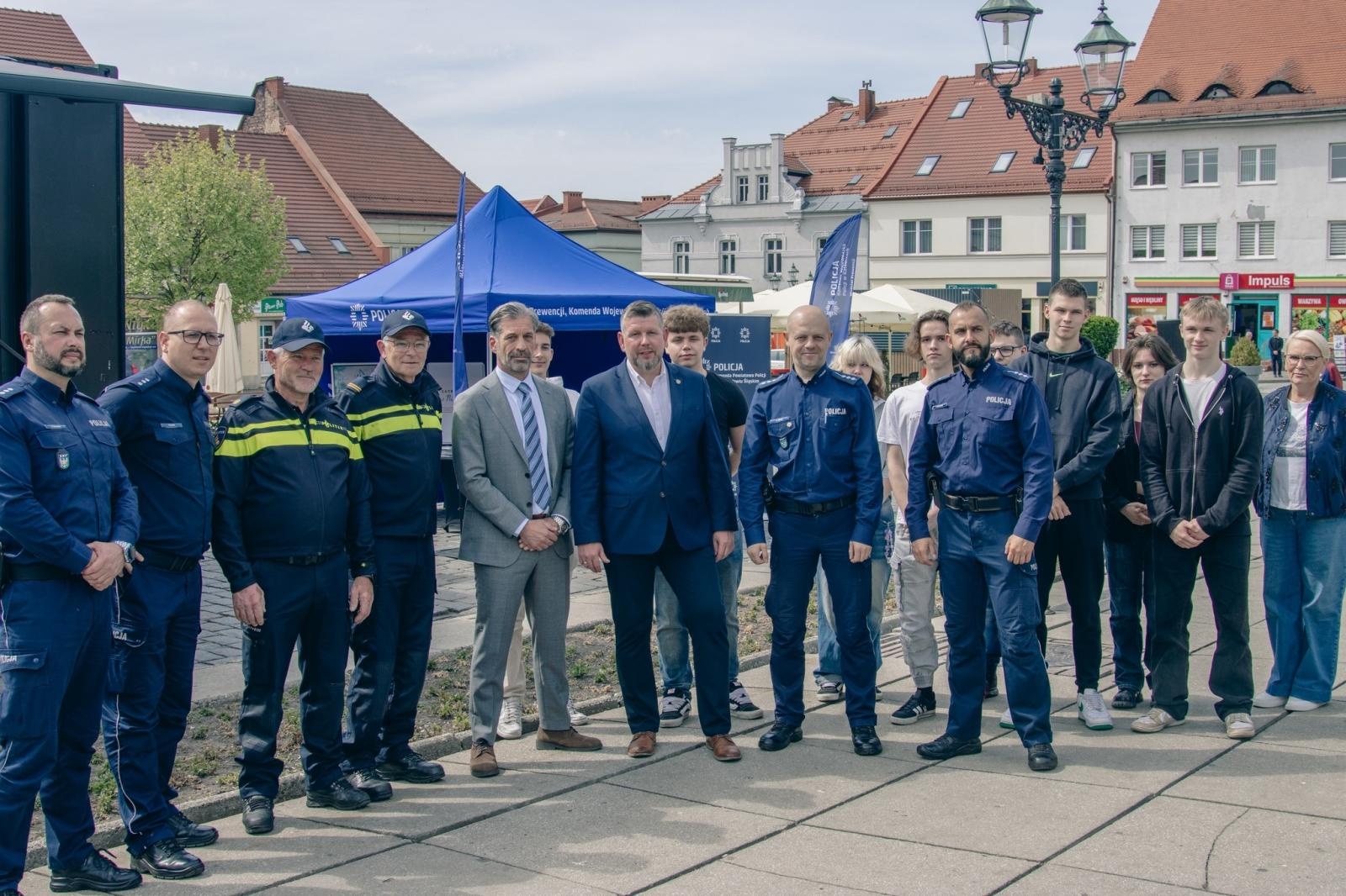 Zdjęcie w galerii na portalu naszwodzislaw.com: Na wodzisławskim rynku stanął Escape Truck wiadomości z regionu