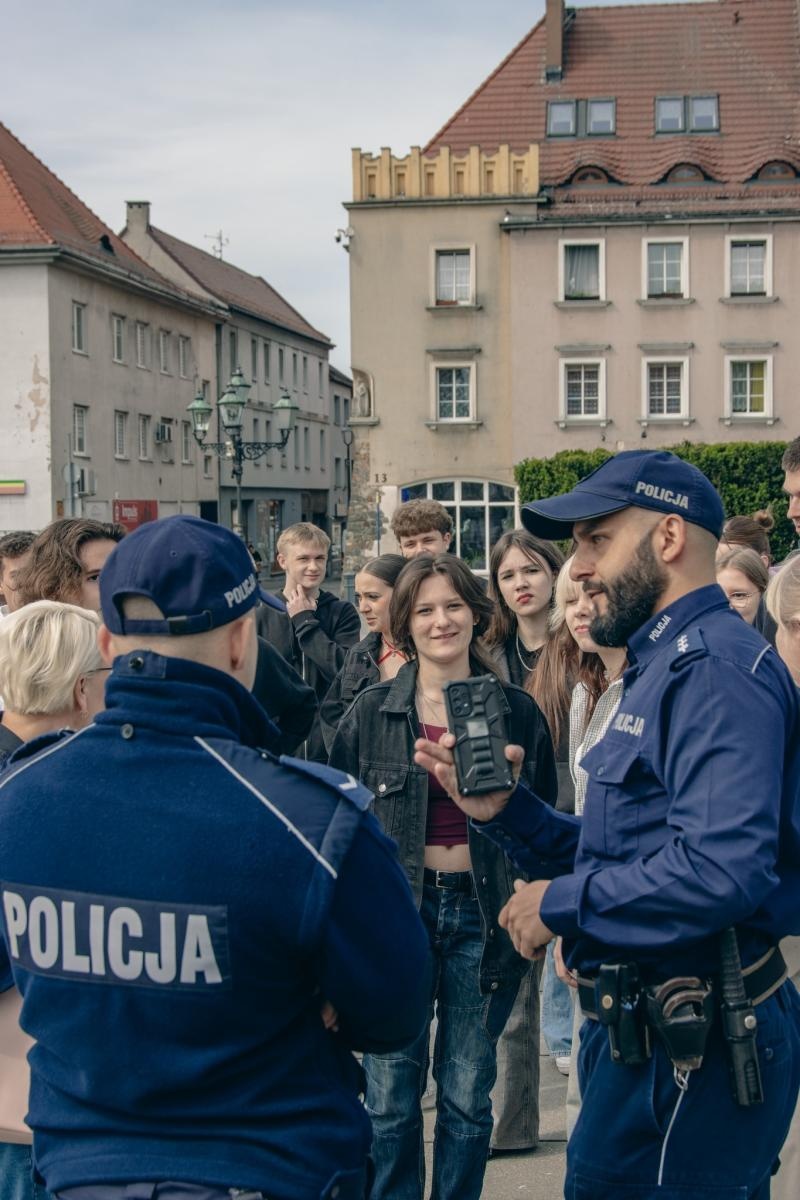 Zdjęcie w galerii na portalu naszwodzislaw.com: Na wodzisławskim rynku stanął Escape Truck wiadomości z regionu