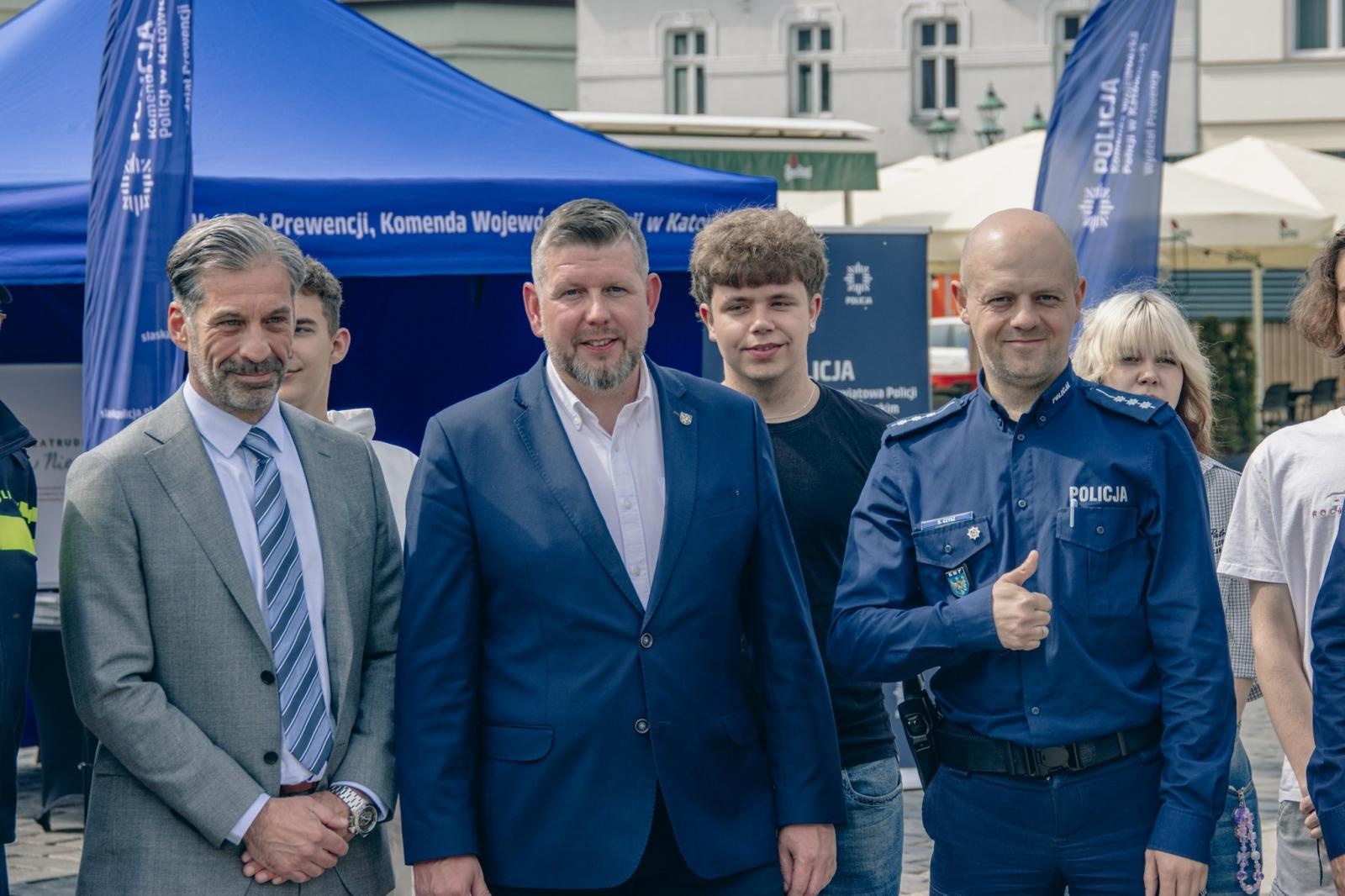 Zdjęcie w galerii na portalu naszwodzislaw.com: Na wodzisławskim rynku stanął Escape Truck wiadomości z regionu