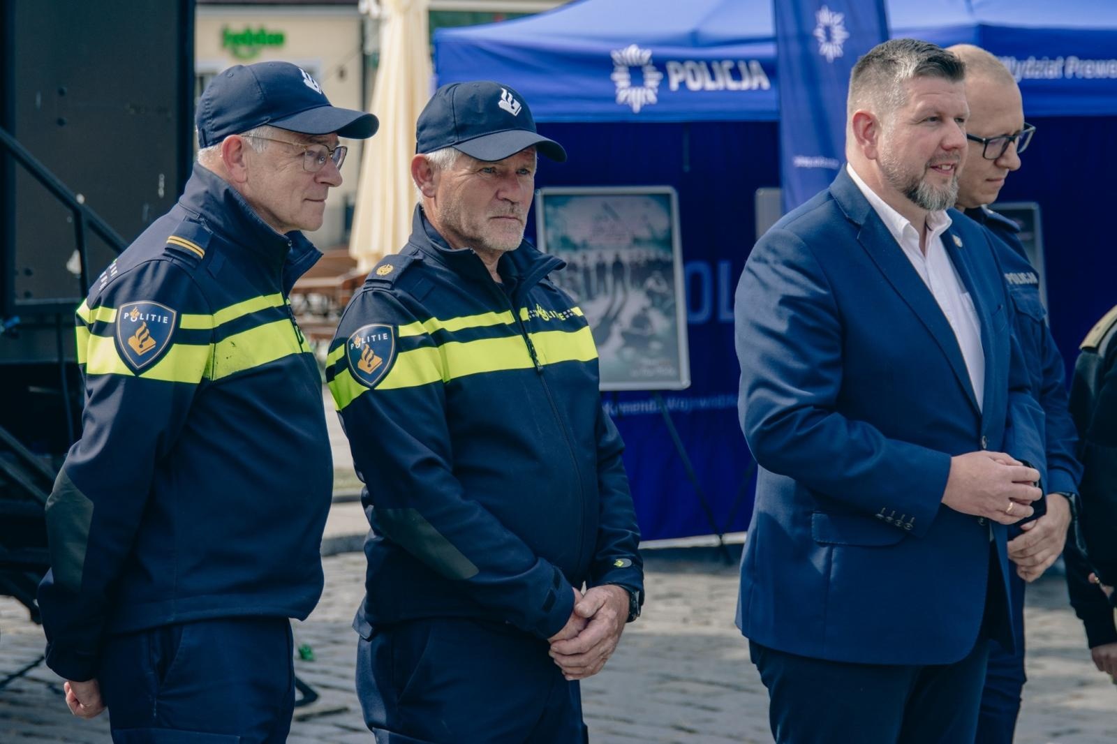 Zdjęcie w galerii na portalu naszwodzislaw.com: Na wodzisławskim rynku stanął Escape Truck wiadomości z regionu