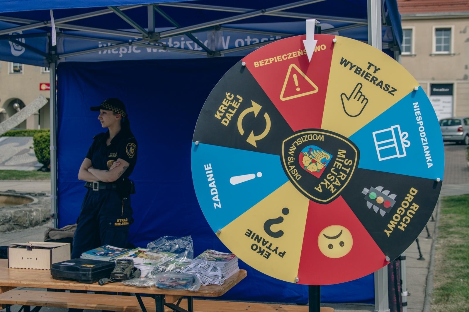 Zdjęcie w galerii na portalu naszwodzislaw.com: Na wodzisławskim rynku stanął Escape Truck wiadomości z regionu