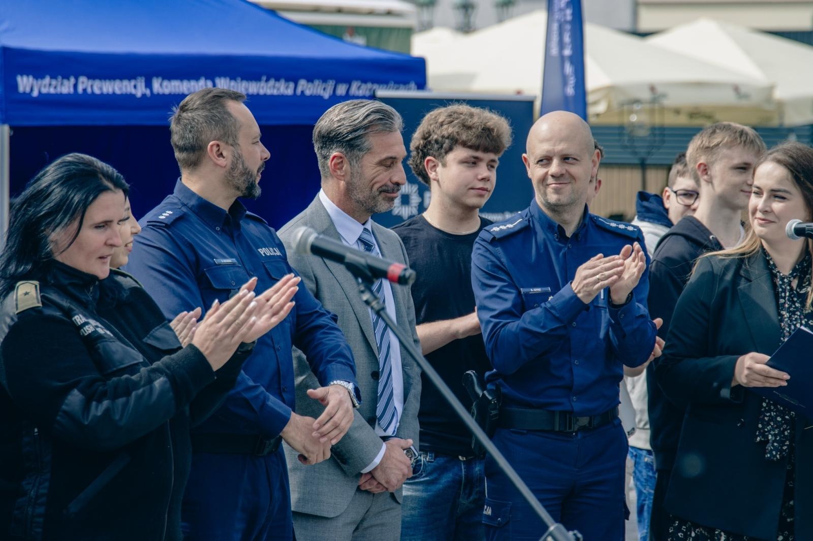 Zdjęcie w galerii na portalu naszwodzislaw.com: Na wodzisławskim rynku stanął Escape Truck wiadomości z regionu