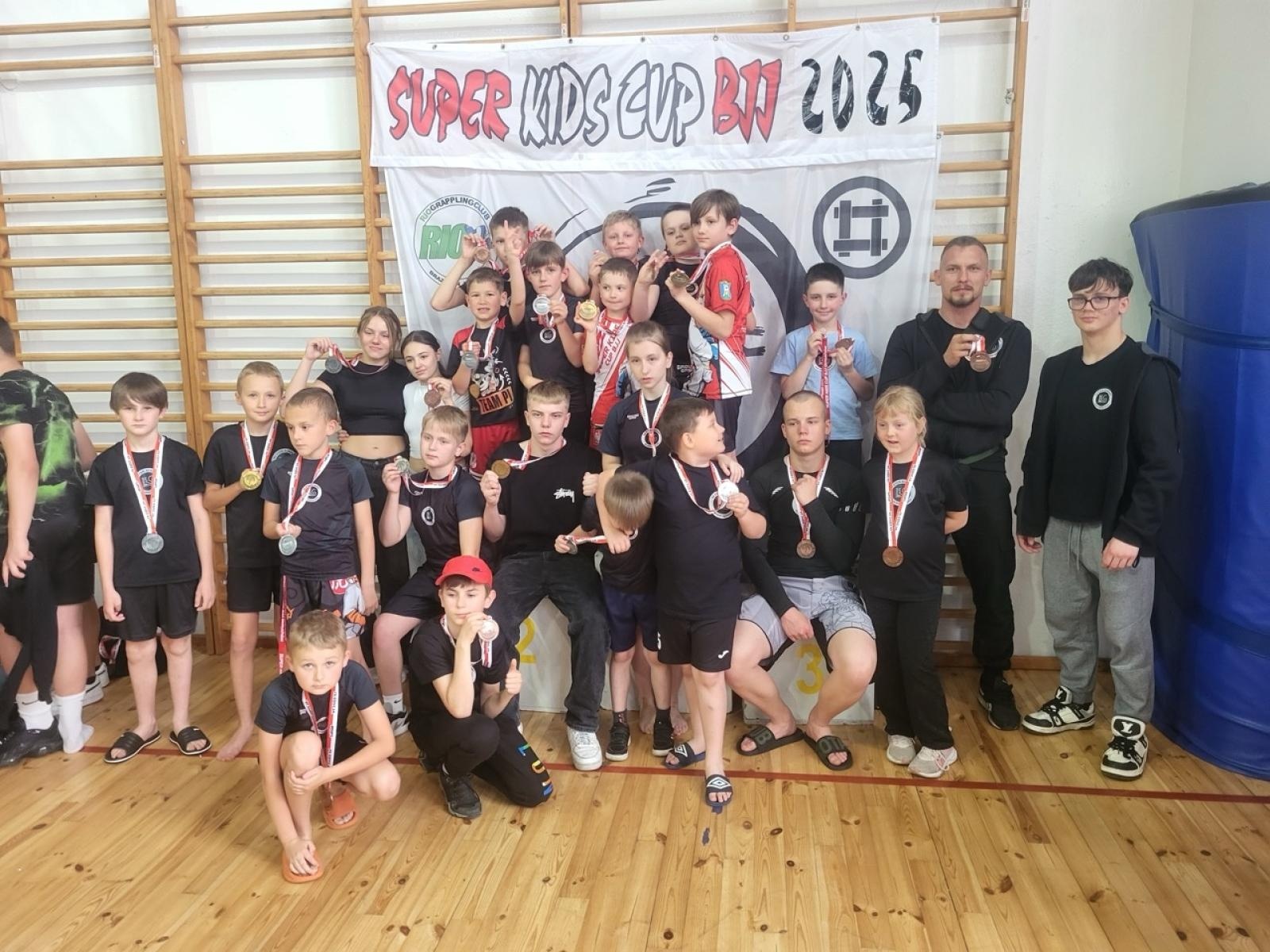 Zdjęcie w galerii na portalu naszwodzislaw.com: Rydułtowscy zawodnicy na czołowych pozycjach podczas SUPER KIDS CUP 2025! wiadomości z regionu