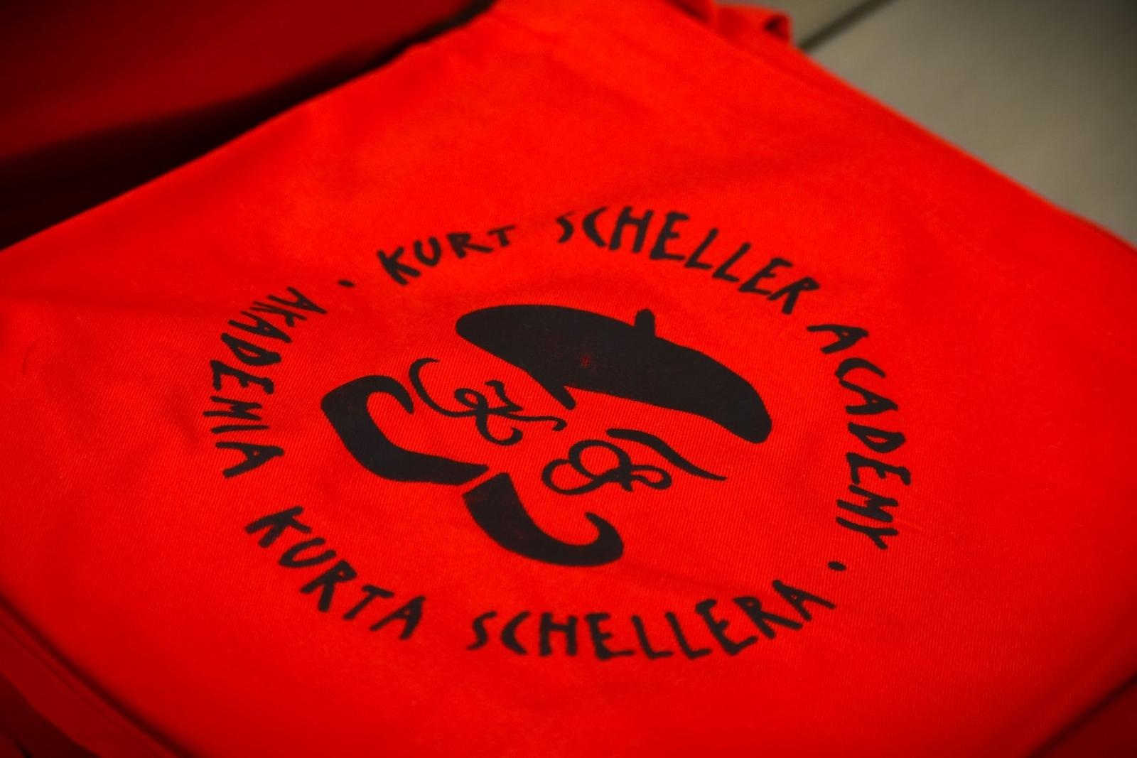 Zdjęcie w galerii na portalu naszwodzislaw.com: Kurt Scheller uczył uczniów Ekonomika gotowania  [FOTO] wiadomości z regionu