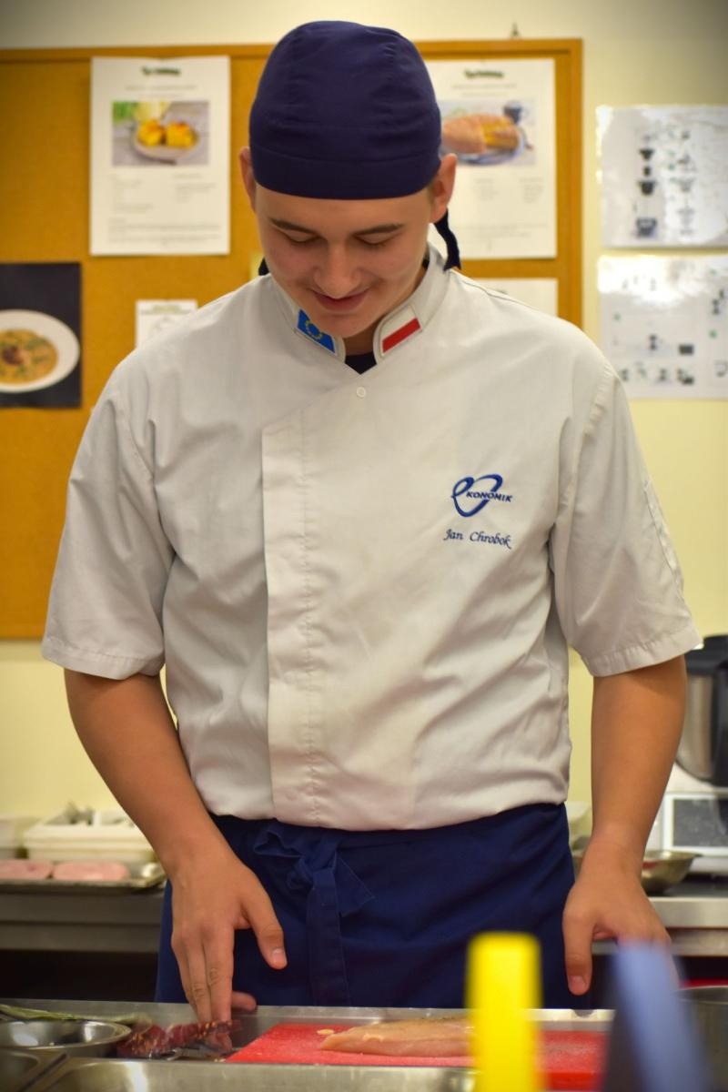 Zdjęcie w galerii na portalu naszwodzislaw.com: Kurt Scheller uczył uczniów Ekonomika gotowania  [FOTO] wiadomości z regionu