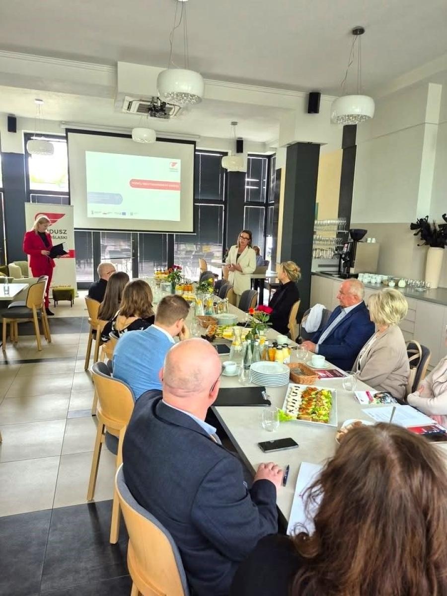 Zdjęcie w galerii na portalu naszwodzislaw.com: Przedsiębiorcy dowiedzieli się, jak skutecznie rozpocząć działalność eksportową wiadomości z regionu