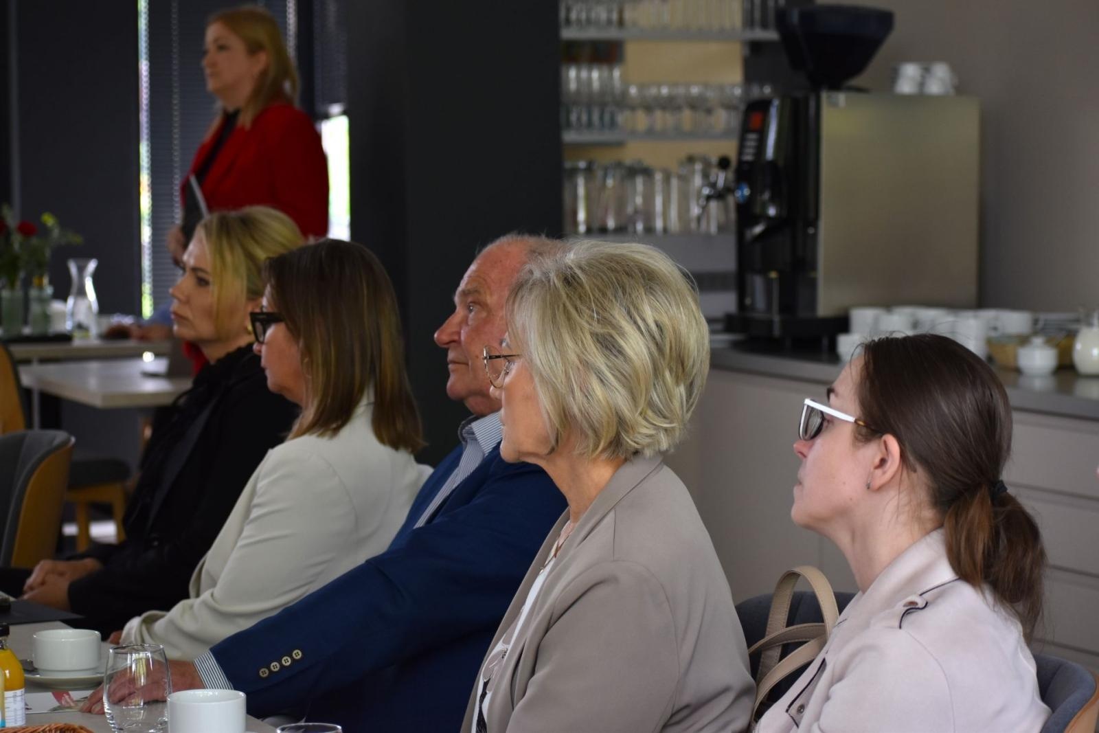 Zdjęcie w galerii na portalu naszwodzislaw.com: Przedsiębiorcy dowiedzieli się, jak skutecznie rozpocząć działalność eksportową wiadomości z regionu