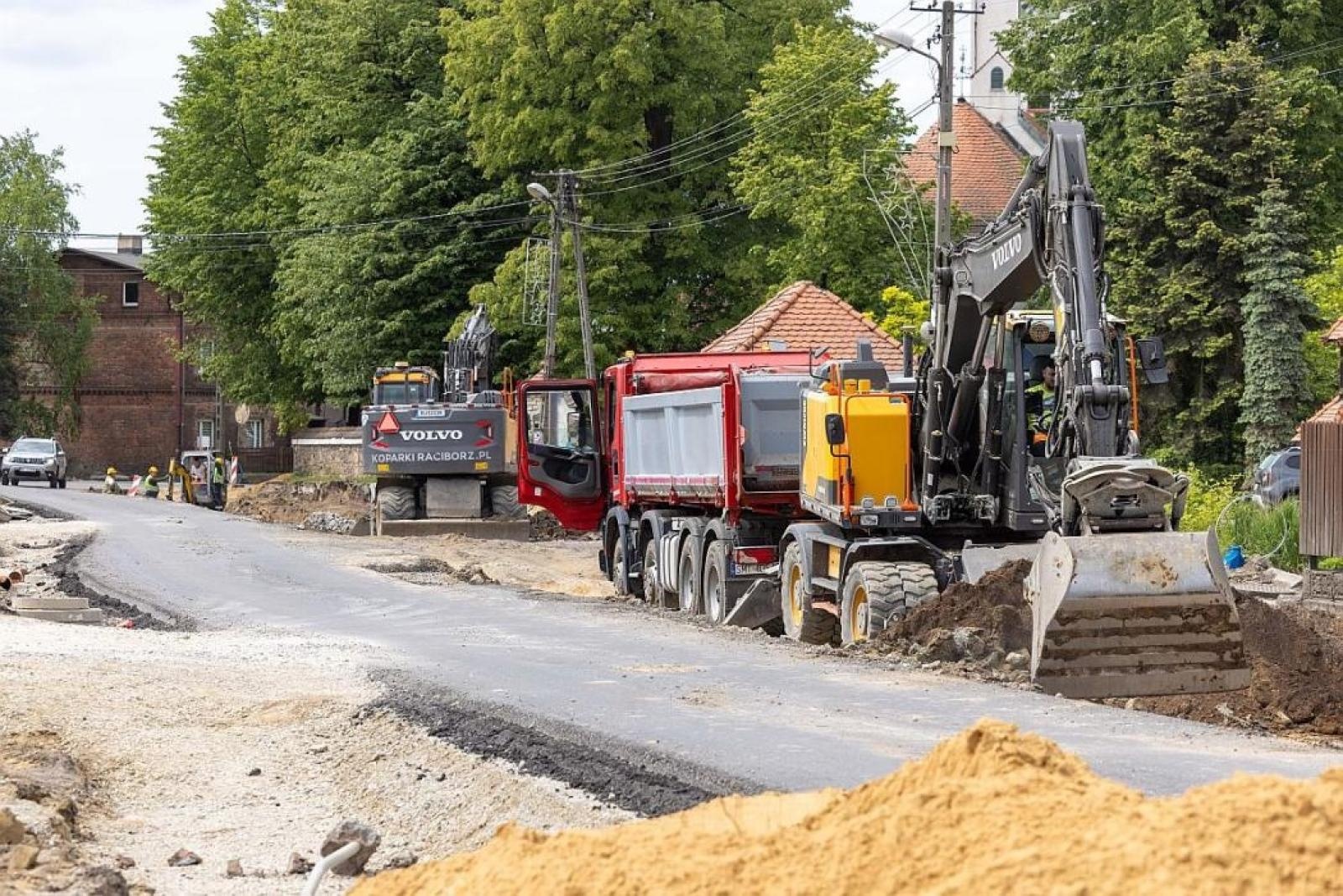 Zdjęcie w galerii na portalu naszwodzislaw.com: Prace na DW 925 wiadomości z regionu