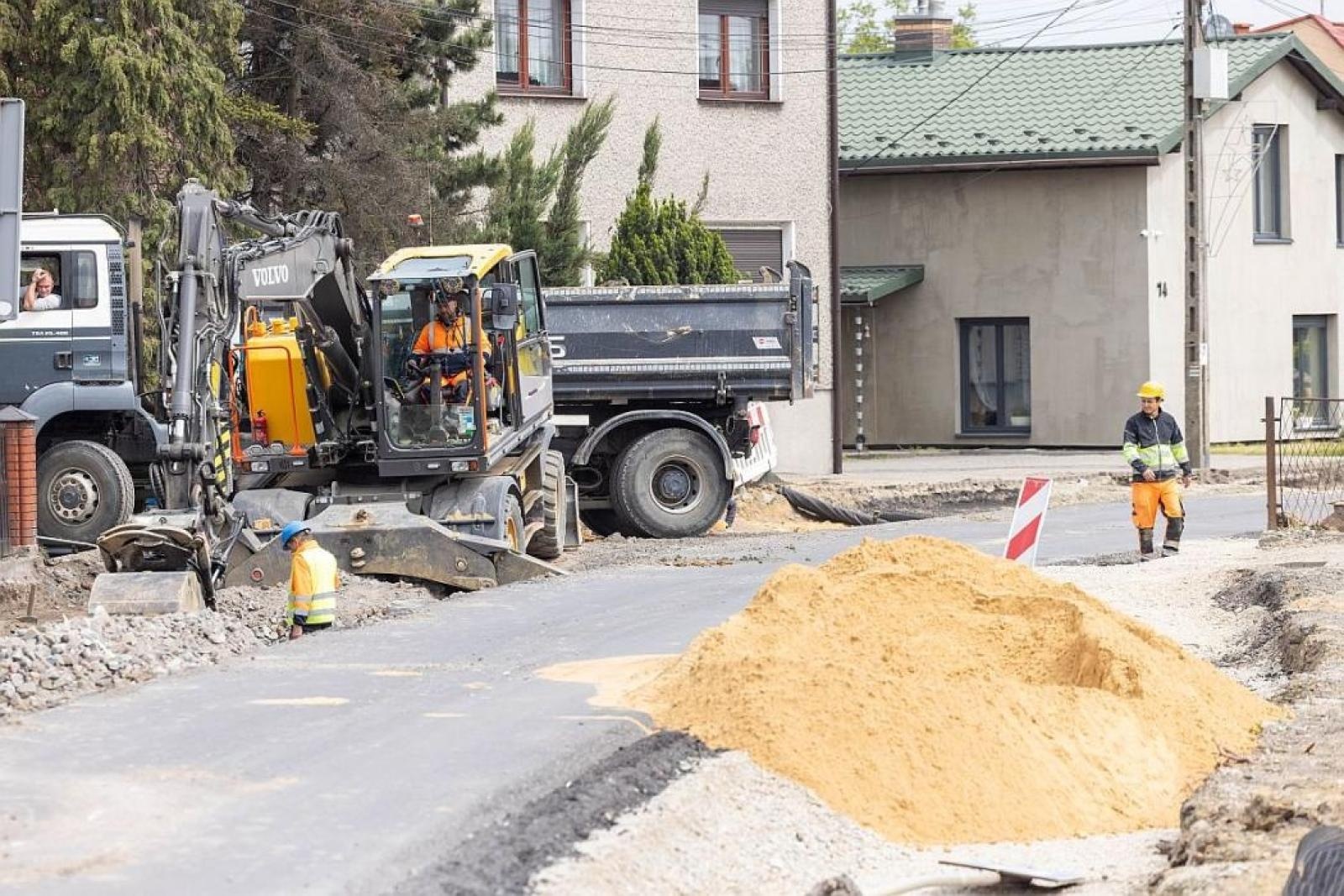 Zdjęcie w galerii na portalu naszwodzislaw.com: Prace na DW 925 wiadomości z regionu