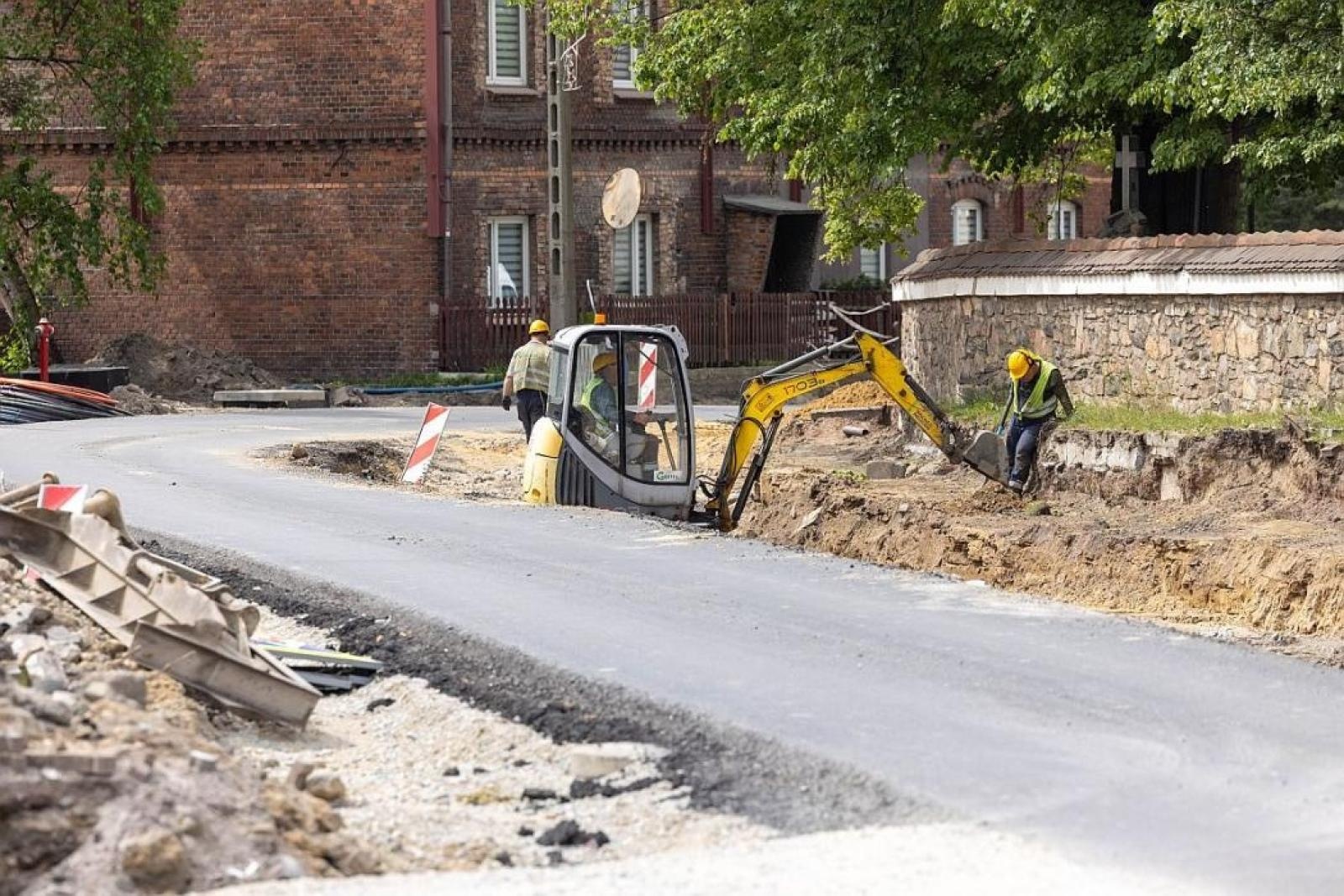 Zdjęcie w galerii na portalu naszwodzislaw.com: Prace na DW 925 wiadomości z regionu