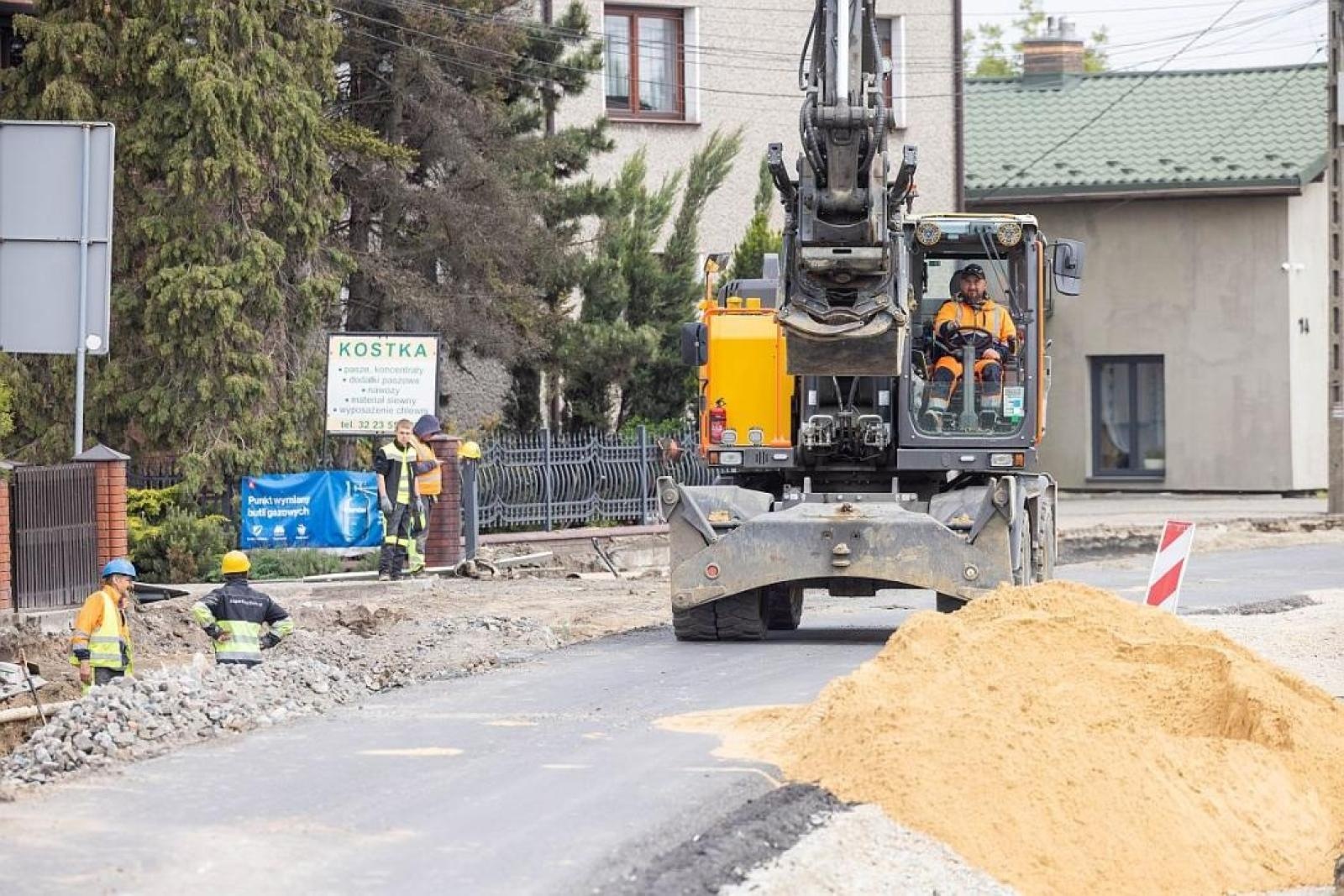 Zdjęcie w galerii na portalu naszwodzislaw.com: Prace na DW 925 wiadomości z regionu