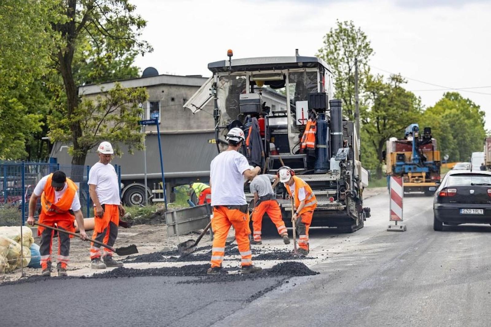 Zdjęcie w galerii na portalu naszwodzislaw.com: Prace na DW 925 wiadomości z regionu