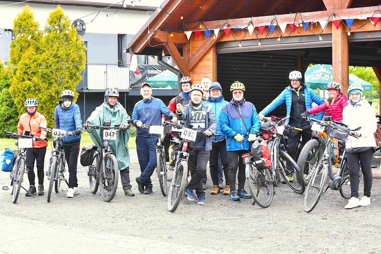 Zdjęcie w galerii na portalu naszwodzislaw.com: Prawdziwi rowerzyści kapryśnej aury się nie boją! wiadomości z regionu