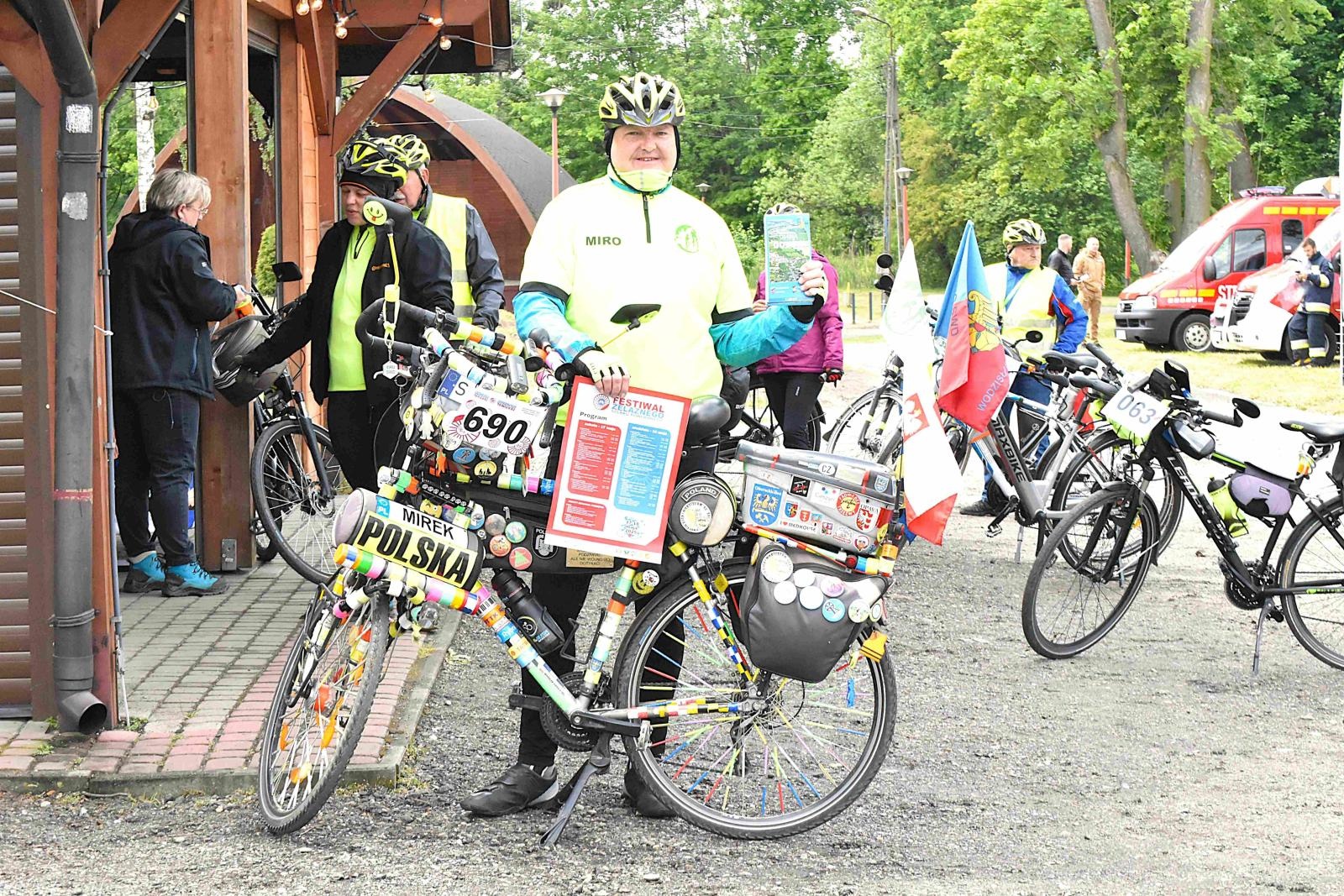 Zdjęcie w galerii na portalu naszwodzislaw.com: Prawdziwi rowerzyści kapryśnej aury się nie boją! wiadomości z regionu
