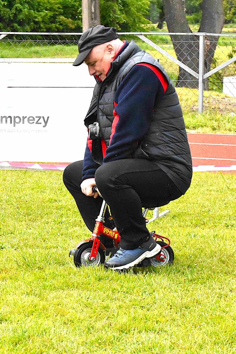 Zdjęcie w galerii na portalu naszwodzislaw.com: Prawdziwi rowerzyści kapryśnej aury się nie boją! wiadomości z regionu