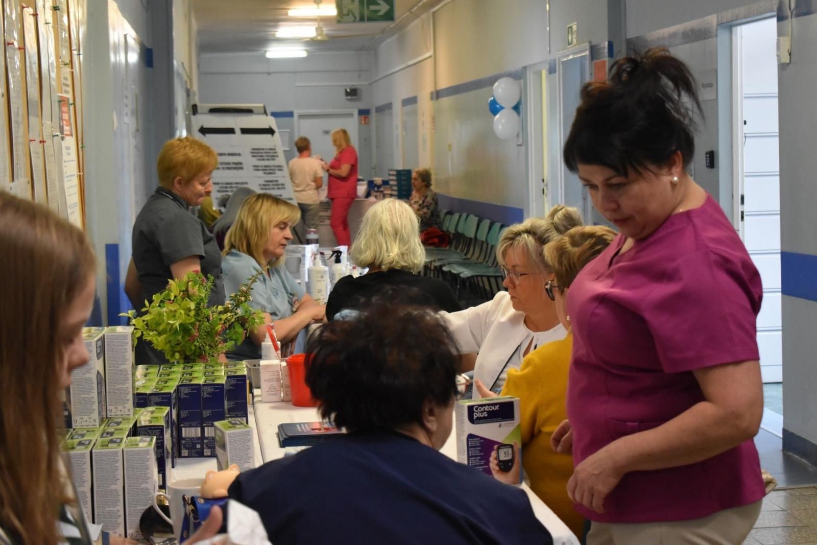 Zdjęcie w galerii na portalu naszwodzislaw.com: Zdrowie, edukacja i profilaktyka w jednym miejscu. Dzień Pacjenta Szpitala Powiatowego za nami wiadomości z regionu