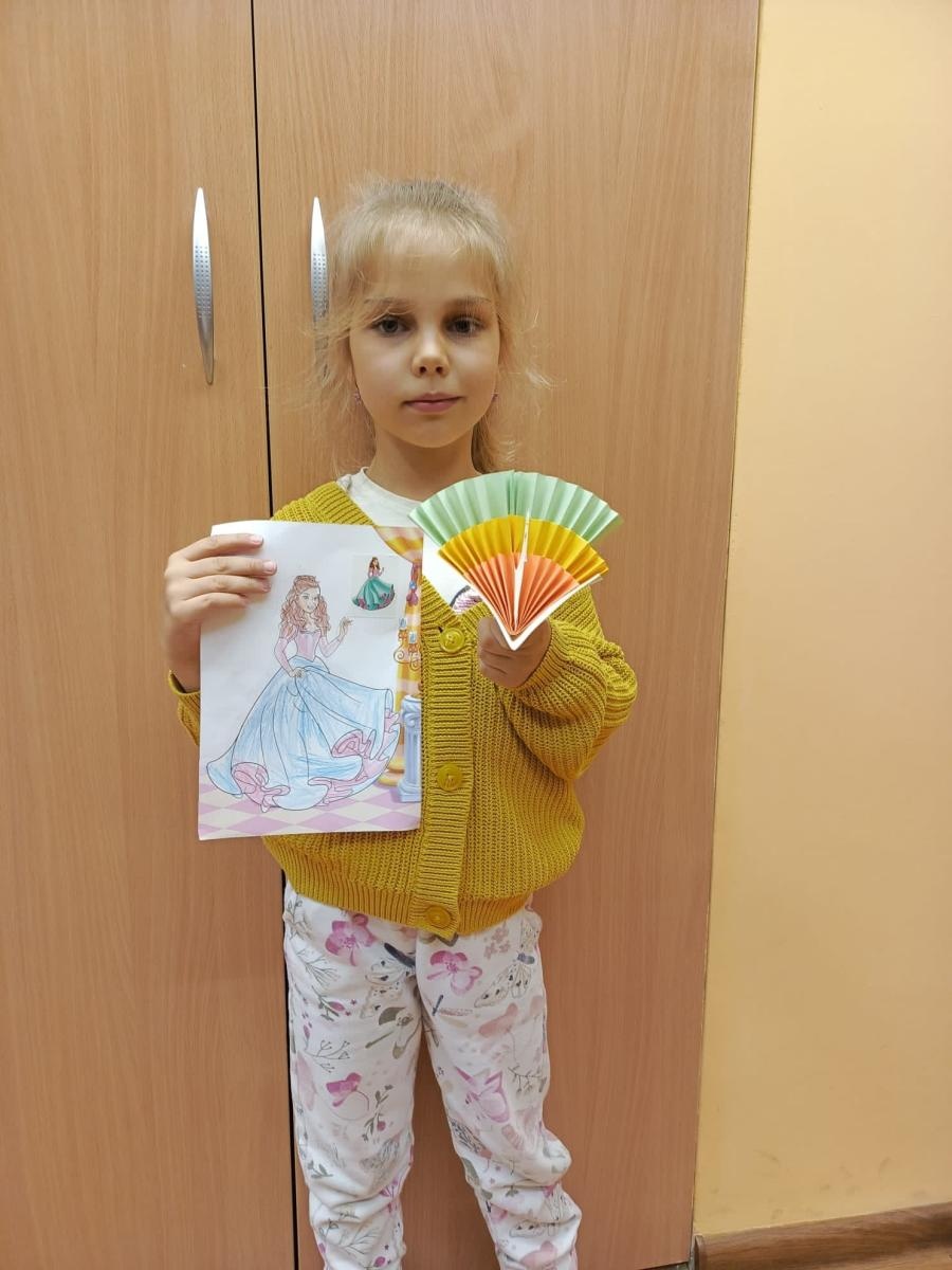 Zdjęcie w galerii na portalu naszwodzislaw.com: Kolorowe pawie w Grabówce – twórcze zajęcia plastyczne dla najmłodszych wiadomości z regionu