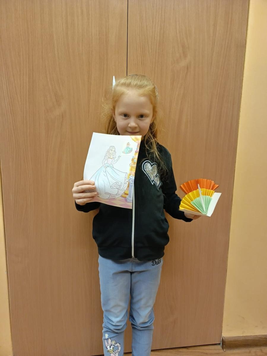 Zdjęcie w galerii na portalu naszwodzislaw.com: Kolorowe pawie w Grabówce – twórcze zajęcia plastyczne dla najmłodszych wiadomości z regionu