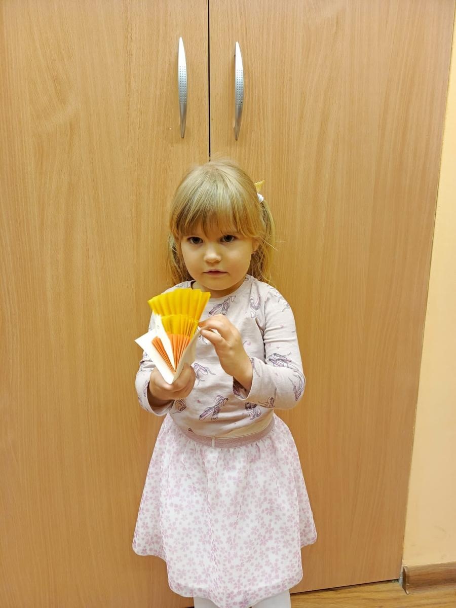 Zdjęcie w galerii na portalu naszwodzislaw.com: Kolorowe pawie w Grabówce – twórcze zajęcia plastyczne dla najmłodszych wiadomości z regionu