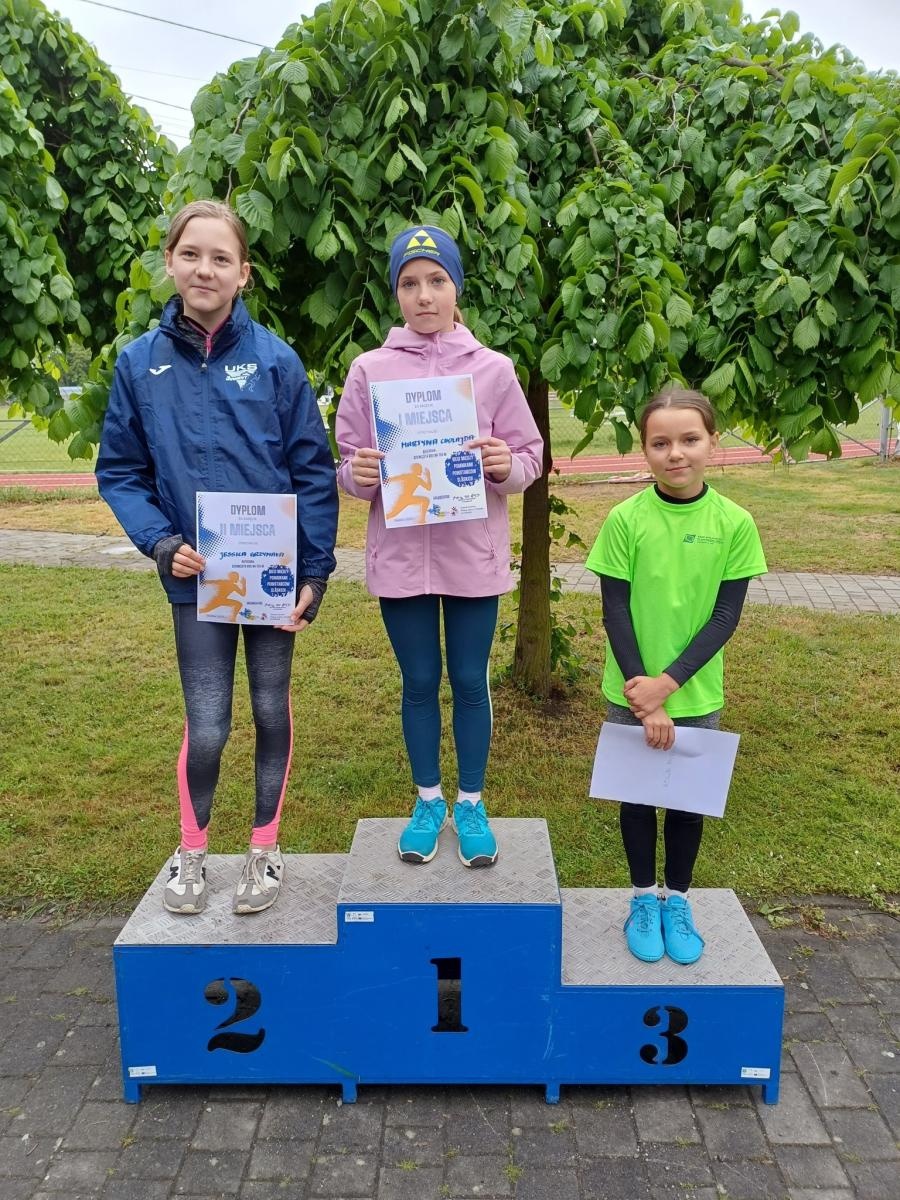 Zdjęcie w galerii na portalu naszwodzislaw.com: Młodzież przetestowała nową bieżnię w Godowie [FOTO] wiadomości z regionu