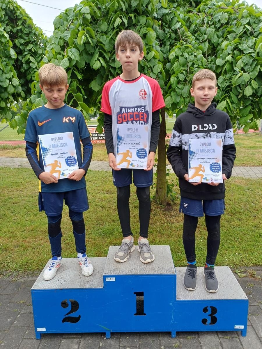 Zdjęcie w galerii na portalu naszwodzislaw.com: Młodzież przetestowała nową bieżnię w Godowie [FOTO] wiadomości z regionu