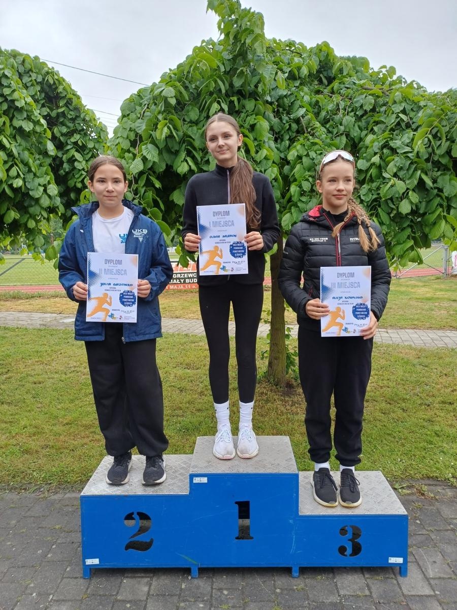 Zdjęcie w galerii na portalu naszwodzislaw.com: Młodzież przetestowała nową bieżnię w Godowie [FOTO] wiadomości z regionu