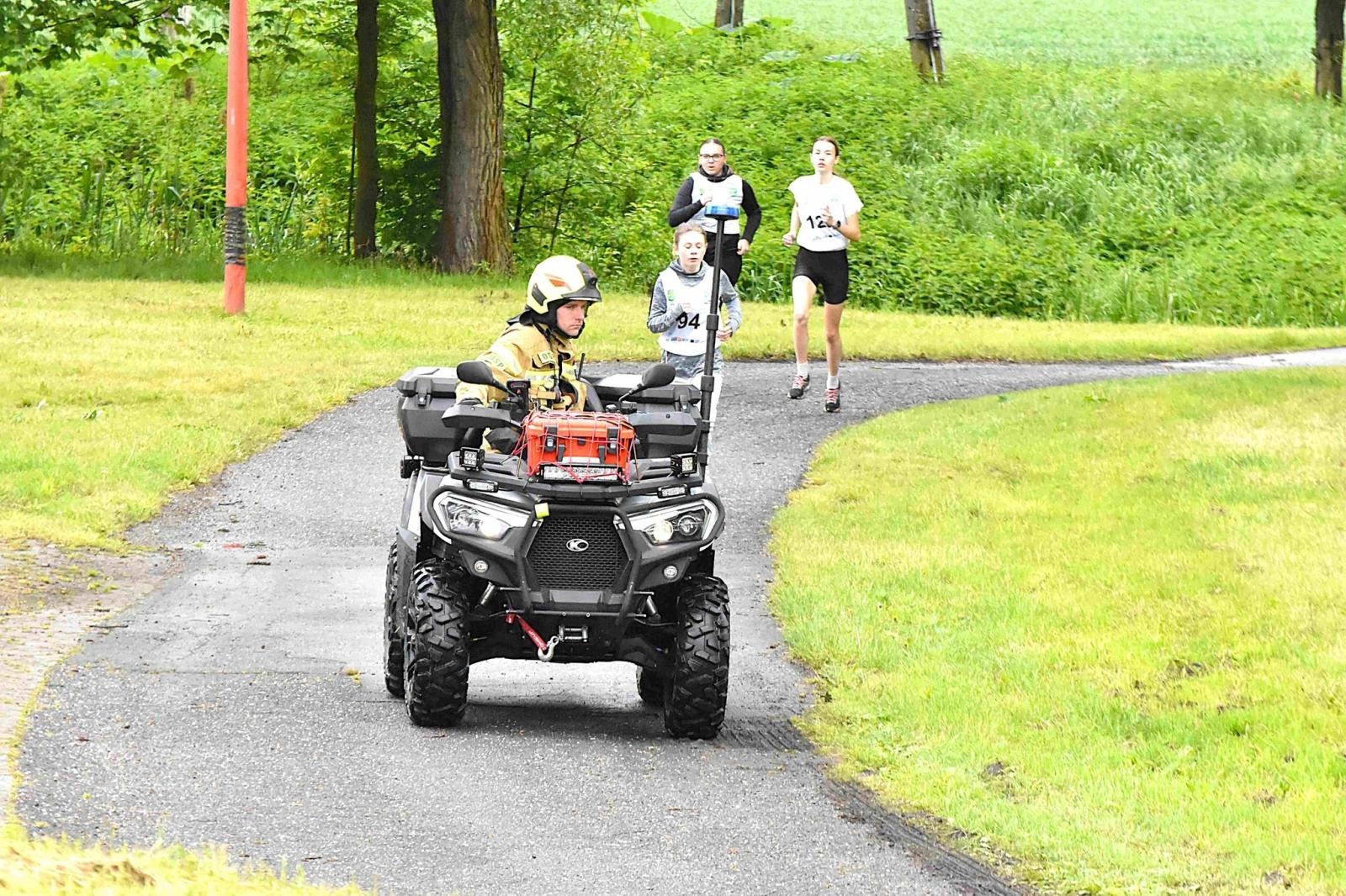 Zdjęcie w galerii na portalu naszwodzislaw.com: Młodzież przetestowała nową bieżnię w Godowie [FOTO] wiadomości z regionu