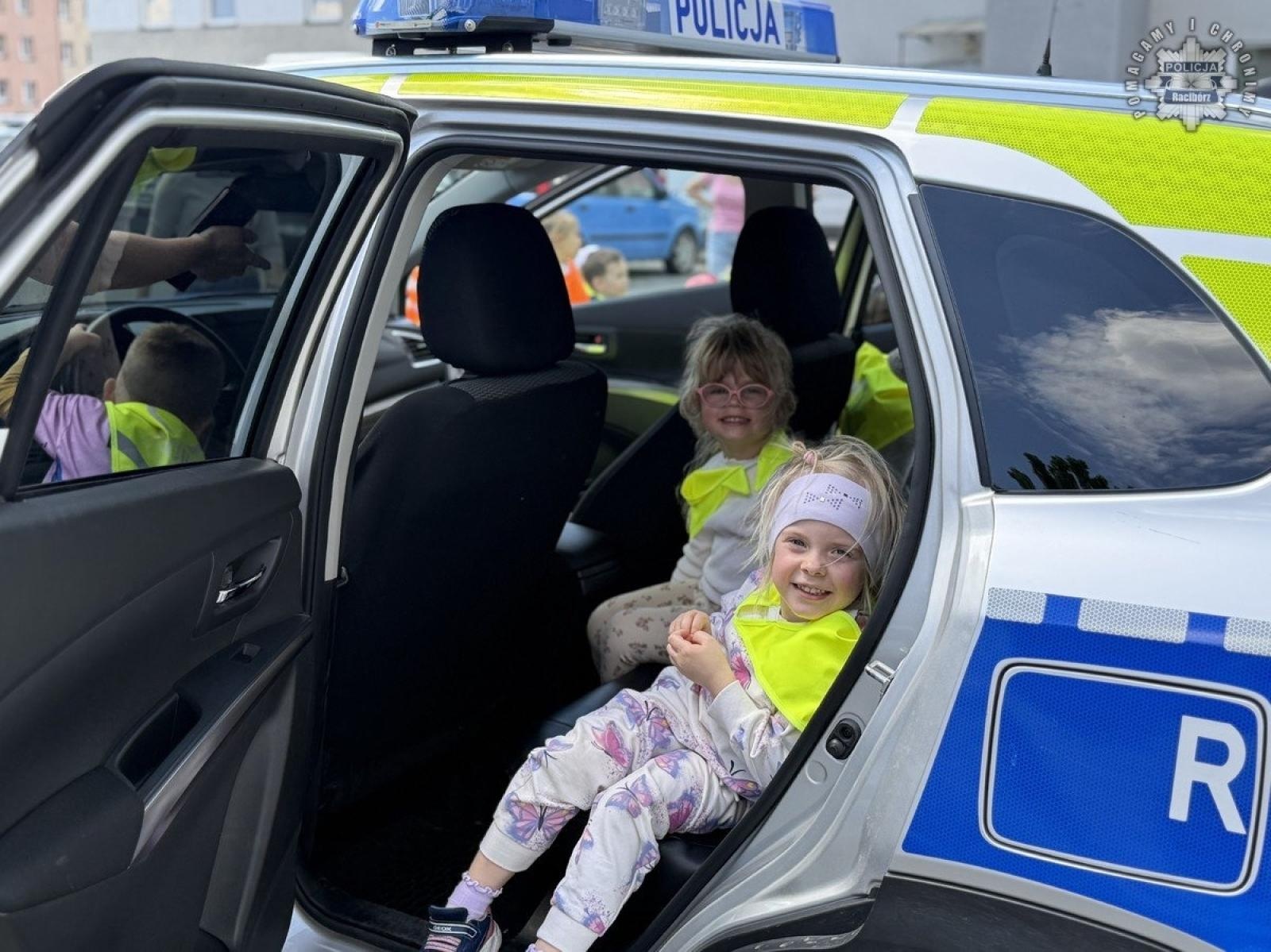 Zdjęcie w galerii na portalu naszwodzislaw.com: Przedszkolaki z Radlina z wizytą w Komendzie Policji w Raciborzu wiadomości z regionu