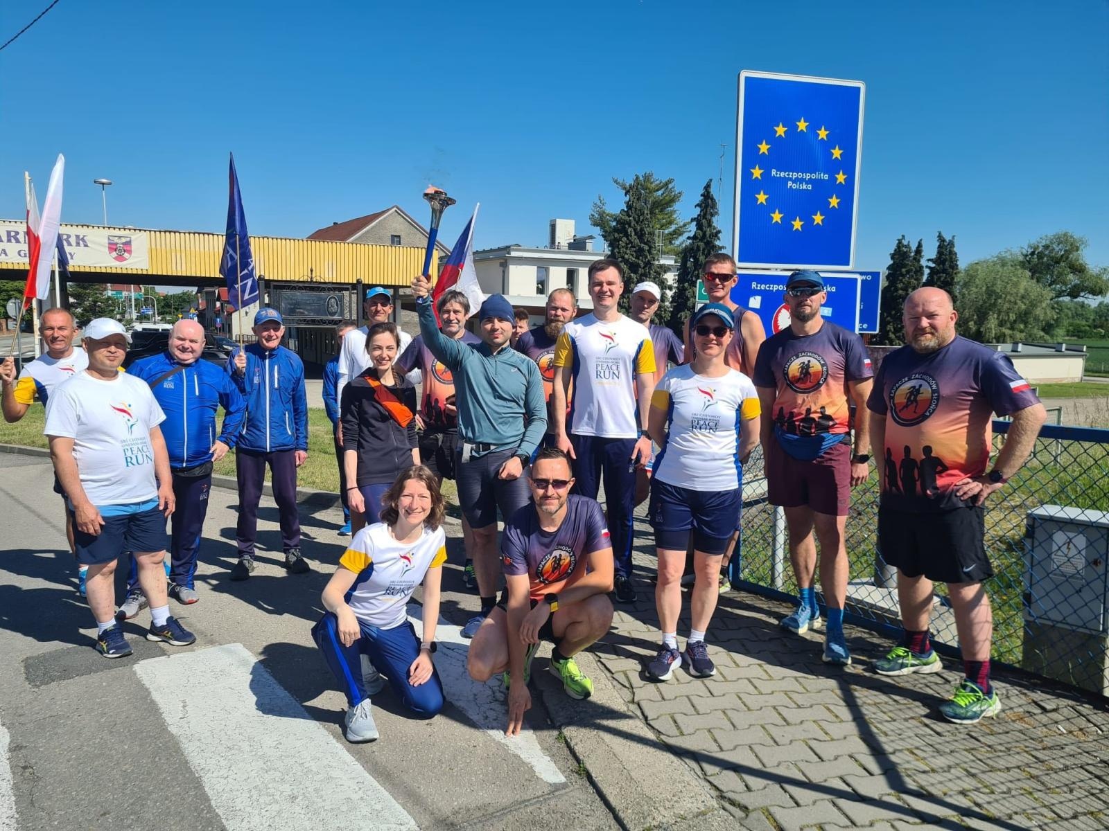Zdjęcie w galerii na portalu naszwodzislaw.com: Bieg Pokoju zawitał do Gminy Godów [FOTO] wiadomości z regionu
