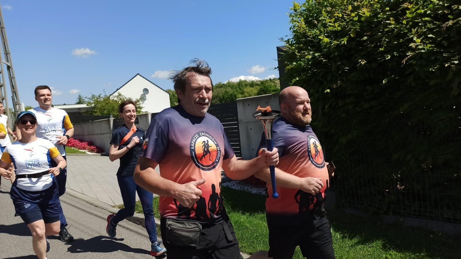 Zdjęcie w galerii na portalu naszwodzislaw.com: Bieg Pokoju zawitał do Gminy Godów [FOTO] wiadomości z regionu