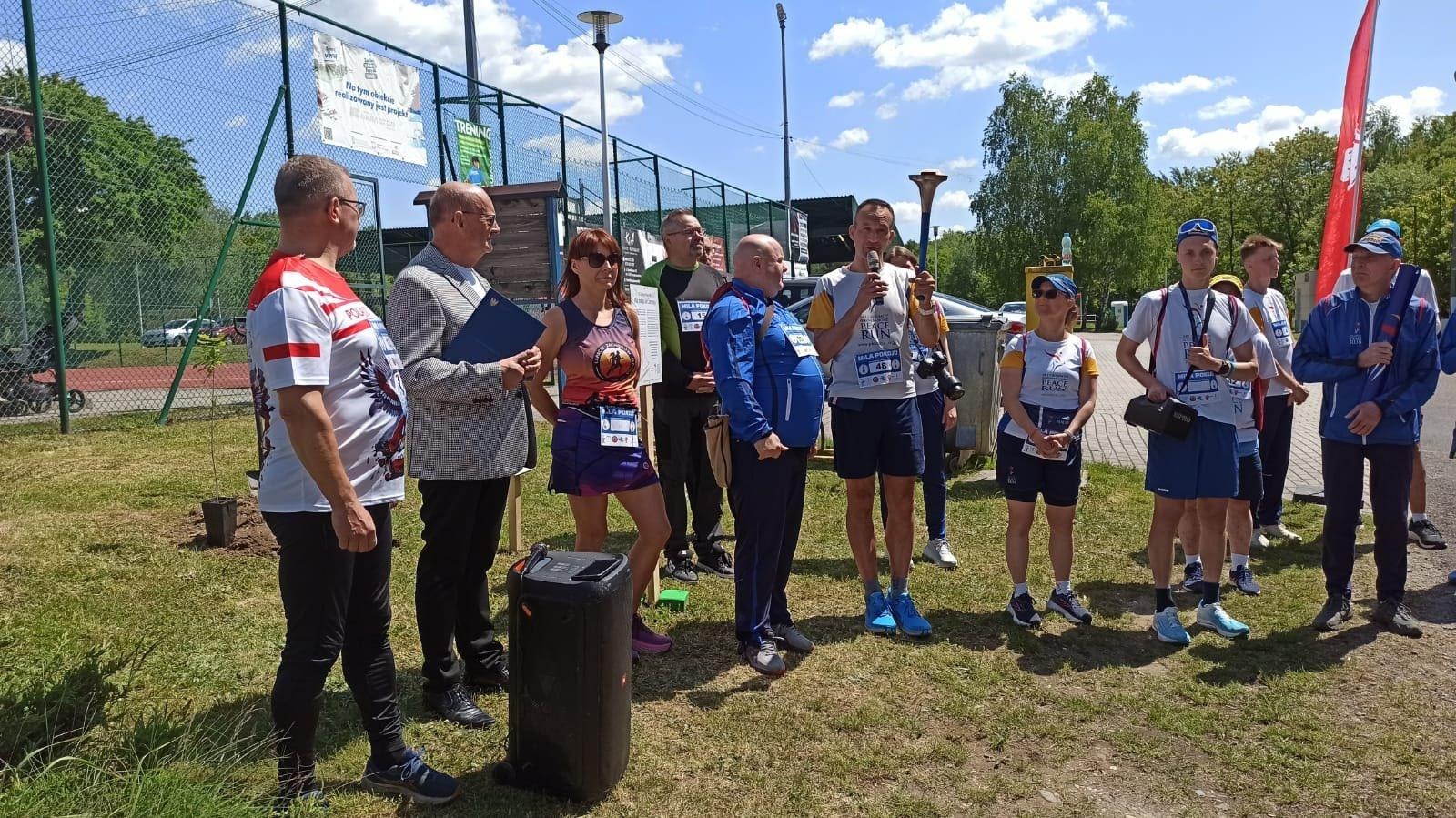 Zdjęcie w galerii na portalu naszwodzislaw.com: Bieg Pokoju zawitał do Gminy Godów [FOTO] wiadomości z regionu