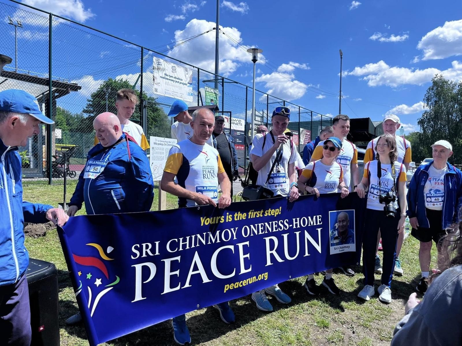 Zdjęcie w galerii na portalu naszwodzislaw.com: Bieg Pokoju zawitał do Gminy Godów [FOTO] wiadomości z regionu