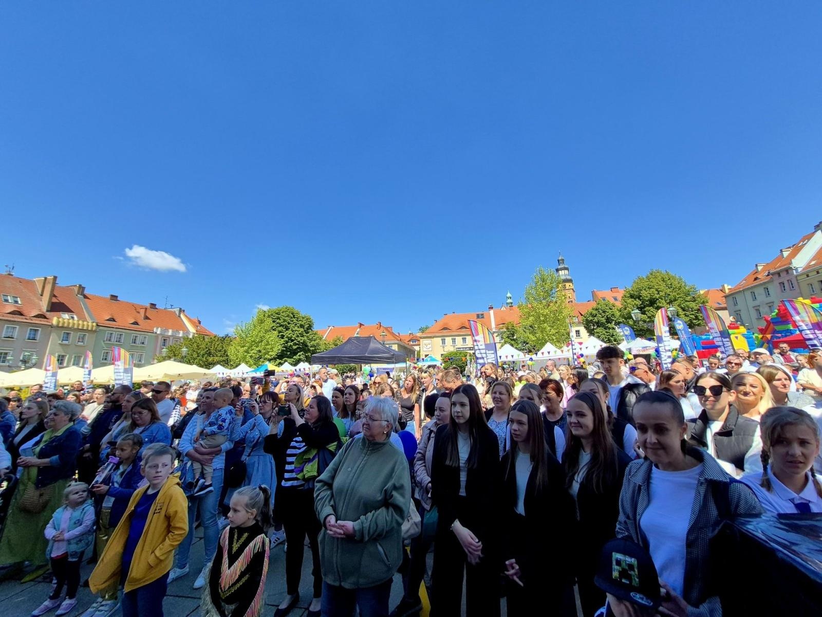 Zdjęcie w galerii na portalu naszwodzislaw.com: Powiatowy Festiwal Kultury 2025. Święto tradycji, talentów i zabawy za nami wiadomości z regionu