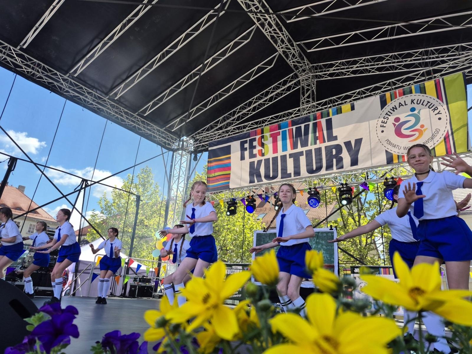 Zdjęcie w galerii na portalu naszwodzislaw.com: Powiatowy Festiwal Kultury 2025. Święto tradycji, talentów i zabawy za nami wiadomości z regionu