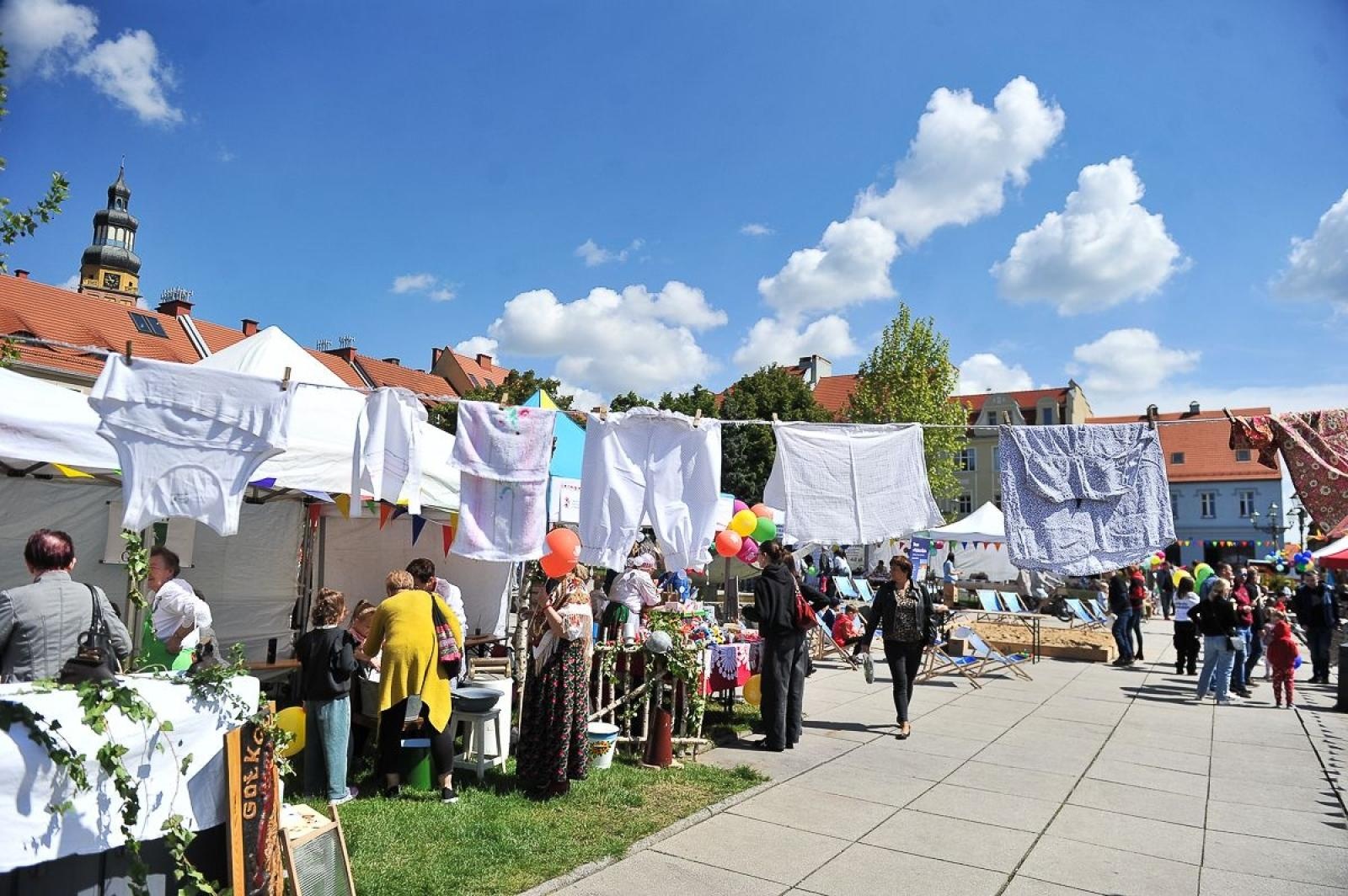 Zdjęcie w galerii na portalu naszwodzislaw.com: Powiatowy Festiwal Kultury 2025. Święto tradycji, talentów i zabawy za nami wiadomości z regionu