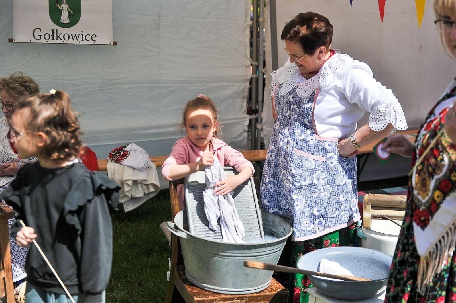 Zdjęcie w galerii na portalu naszwodzislaw.com: Powiatowy Festiwal Kultury 2025. Święto tradycji, talentów i zabawy za nami wiadomości z regionu