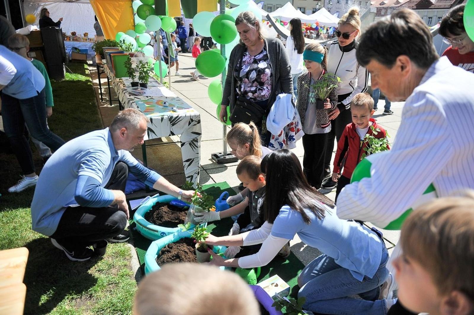 Zdjęcie w galerii na portalu naszwodzislaw.com: Powiatowy Festiwal Kultury 2025. Święto tradycji, talentów i zabawy za nami wiadomości z regionu