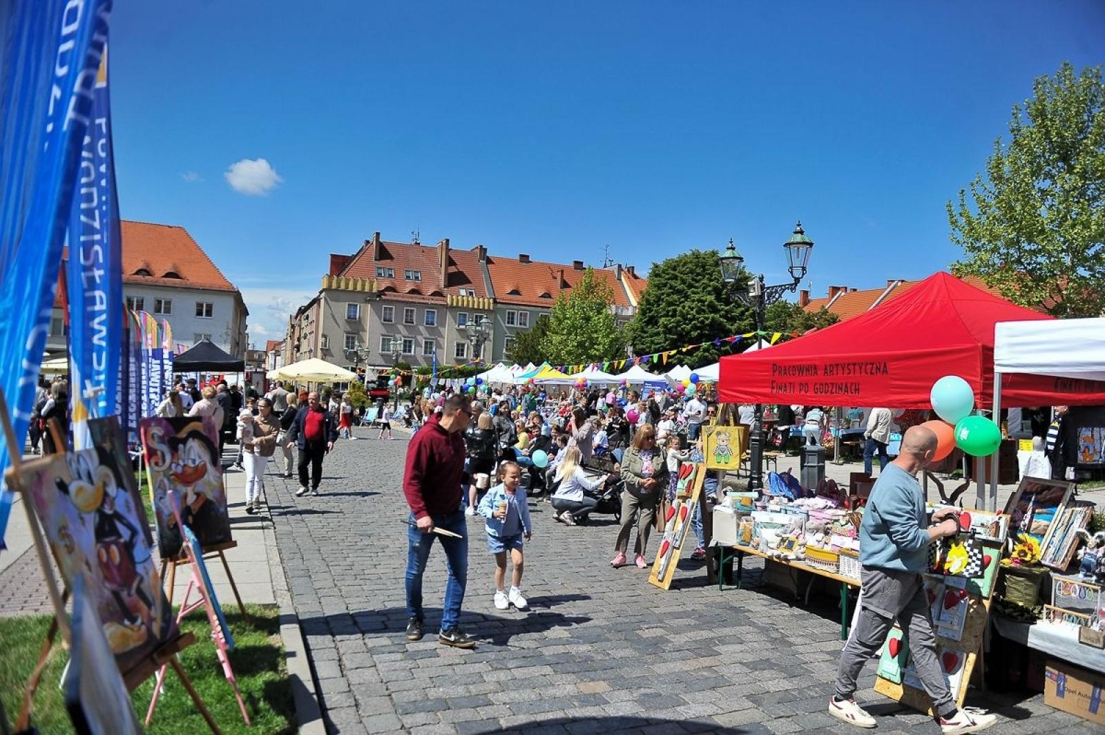 Zdjęcie w galerii na portalu naszwodzislaw.com: Powiatowy Festiwal Kultury 2025. Święto tradycji, talentów i zabawy za nami wiadomości z regionu