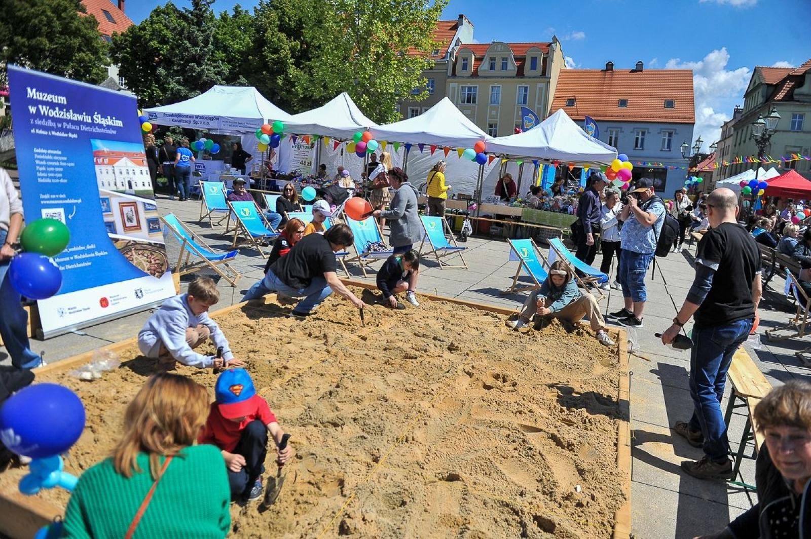 Zdjęcie w galerii na portalu naszwodzislaw.com: Powiatowy Festiwal Kultury 2025. Święto tradycji, talentów i zabawy za nami wiadomości z regionu