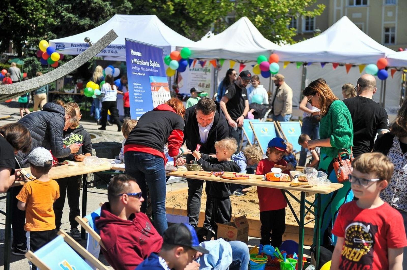 Zdjęcie w galerii na portalu naszwodzislaw.com: Powiatowy Festiwal Kultury 2025. Święto tradycji, talentów i zabawy za nami wiadomości z regionu