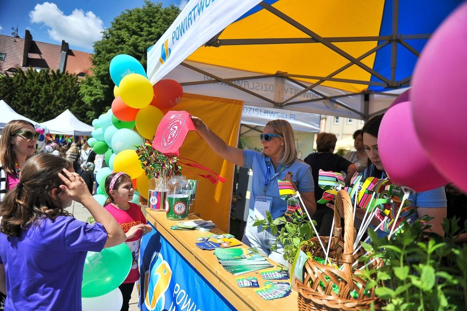 Zdjęcie w galerii na portalu naszwodzislaw.com: Powiatowy Festiwal Kultury 2025. Święto tradycji, talentów i zabawy za nami wiadomości z regionu