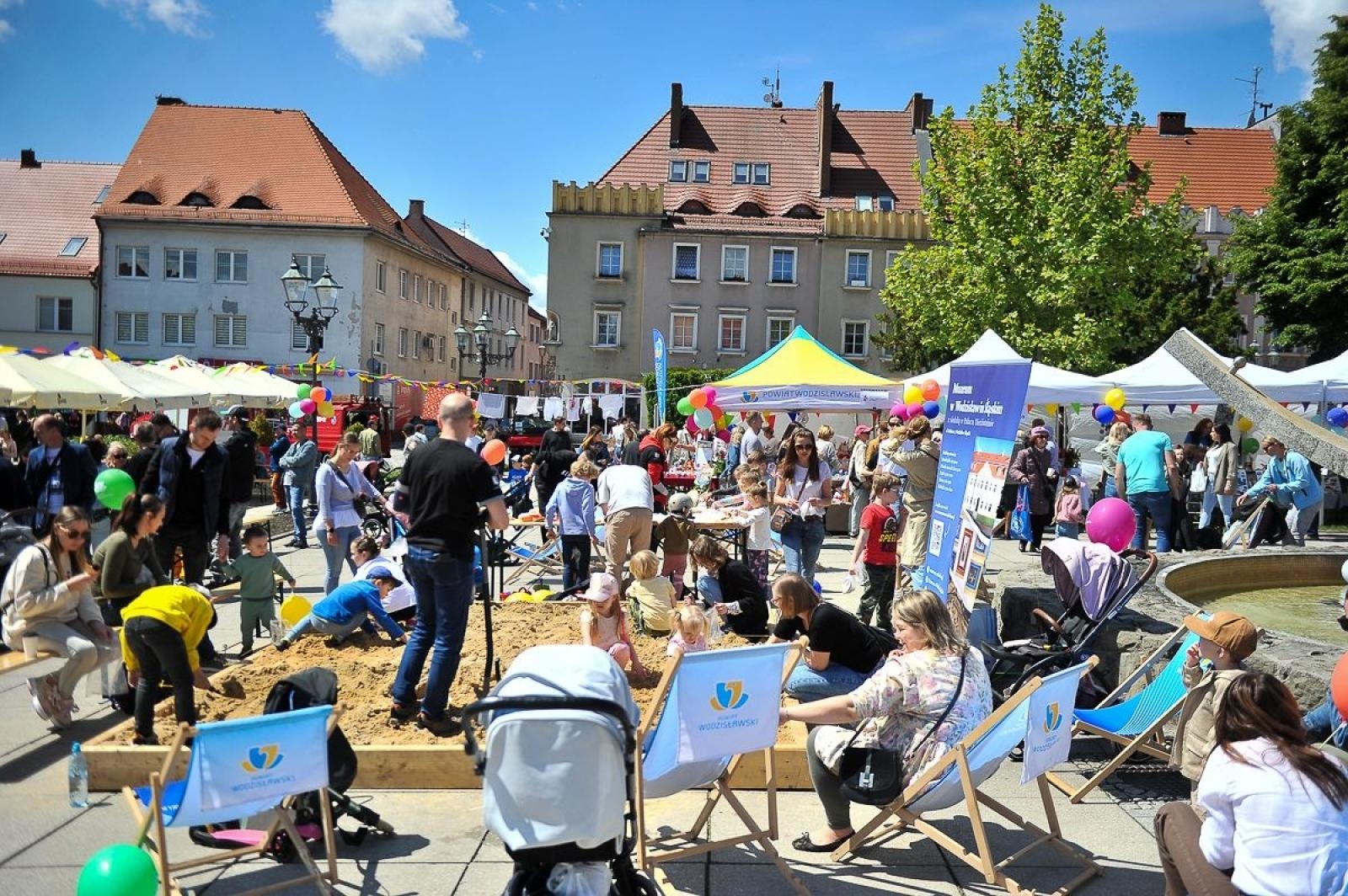 Zdjęcie w galerii na portalu naszwodzislaw.com: Powiatowy Festiwal Kultury 2025. Święto tradycji, talentów i zabawy za nami wiadomości z regionu