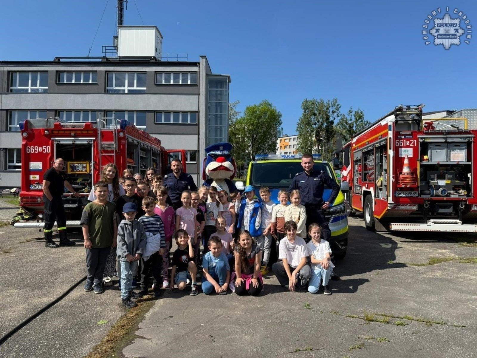 Zdjęcie w galerii na portalu naszwodzislaw.com: O bezpieczeństwie z dzielnicowymi w ZSP numer 7 wiadomości z regionu