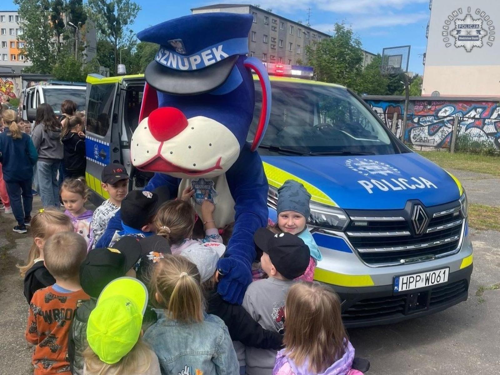 Zdjęcie w galerii na portalu naszwodzislaw.com: O bezpieczeństwie z dzielnicowymi w ZSP numer 7 wiadomości z regionu