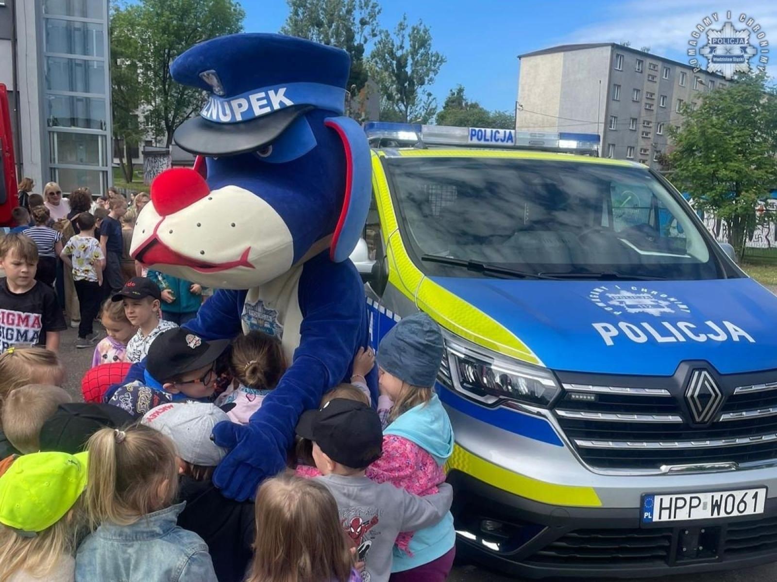 Zdjęcie w galerii na portalu naszwodzislaw.com: O bezpieczeństwie z dzielnicowymi w ZSP numer 7 wiadomości z regionu