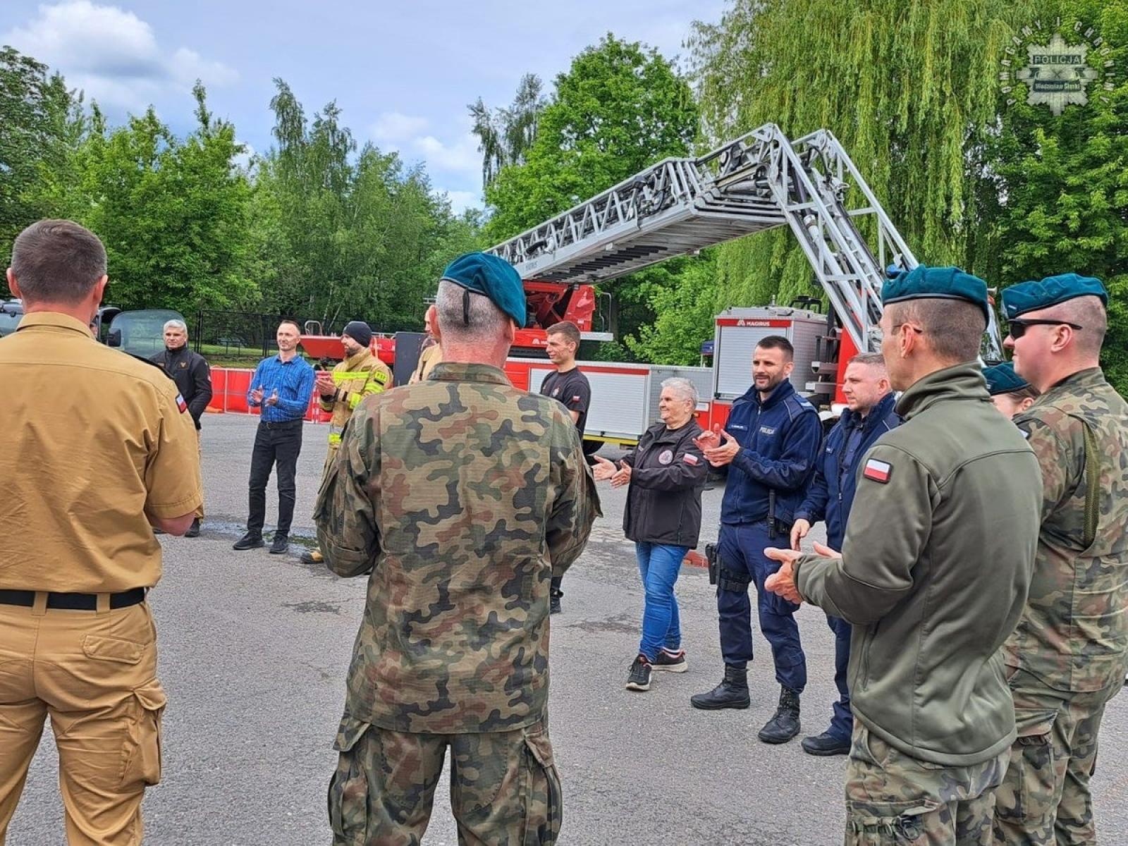 Zdjęcie w galerii na portalu naszwodzislaw.com: Dni otwartych strażnic z udziałem wodzisławskich policjantów wiadomości z regionu