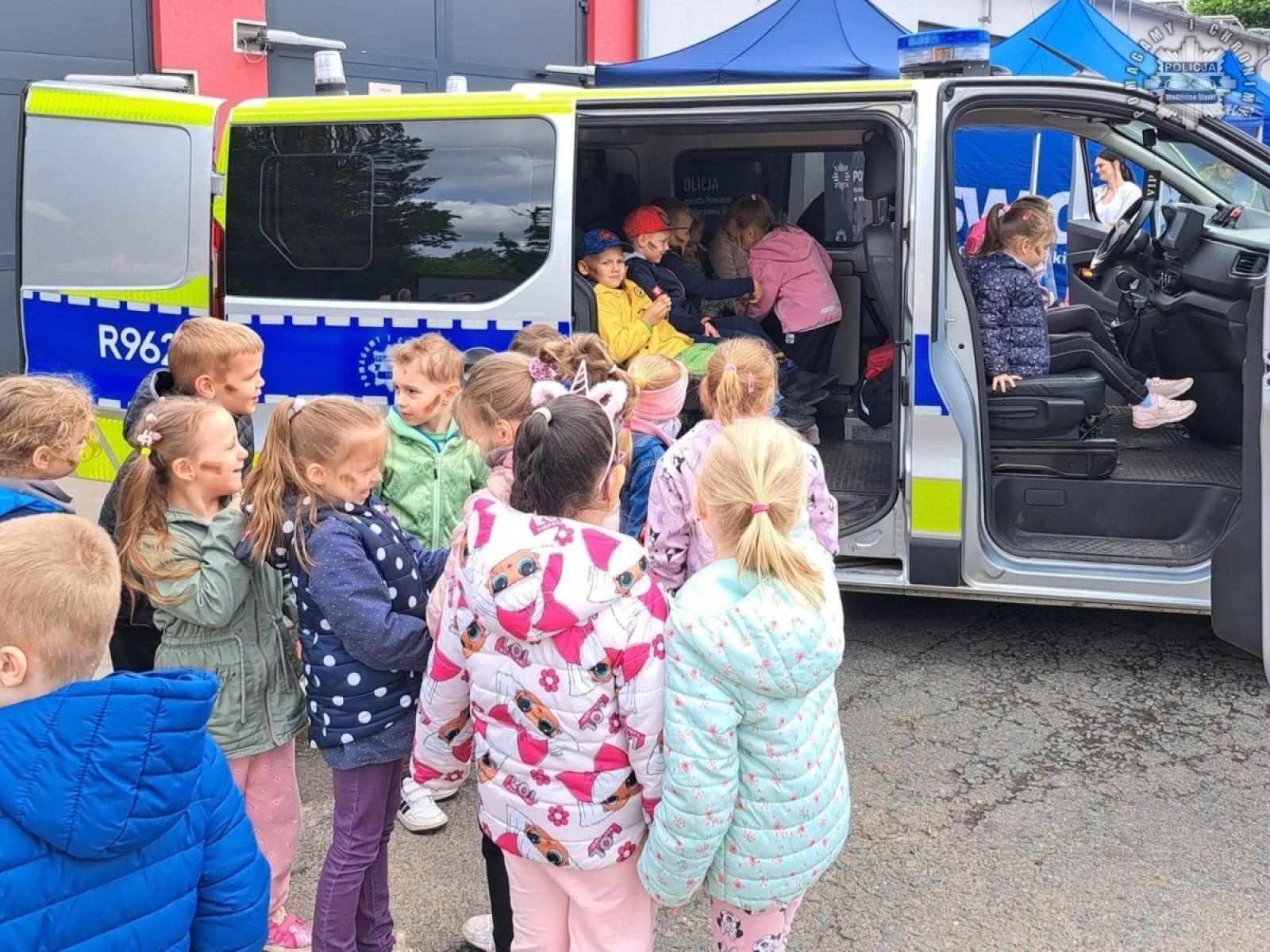 Zdjęcie w galerii na portalu naszwodzislaw.com: Dni otwartych strażnic z udziałem wodzisławskich policjantów wiadomości z regionu